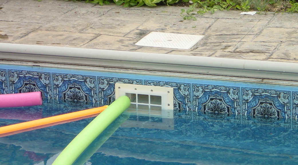 swimming pool skimmer